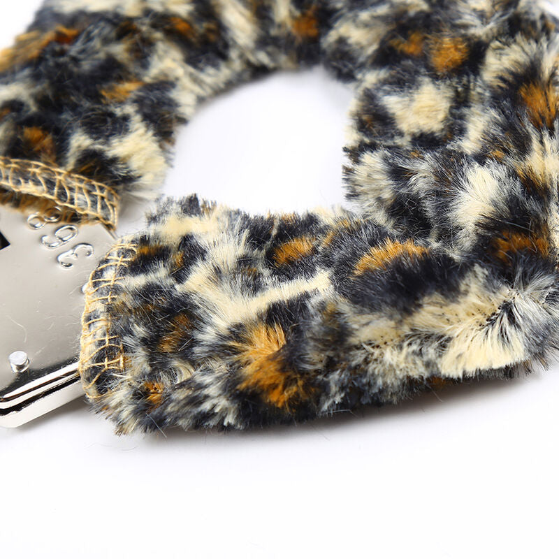 Ohmama Fetish Velveteen Furlined Metal Wrist Cuffs | Niks.fi verkkokauppa