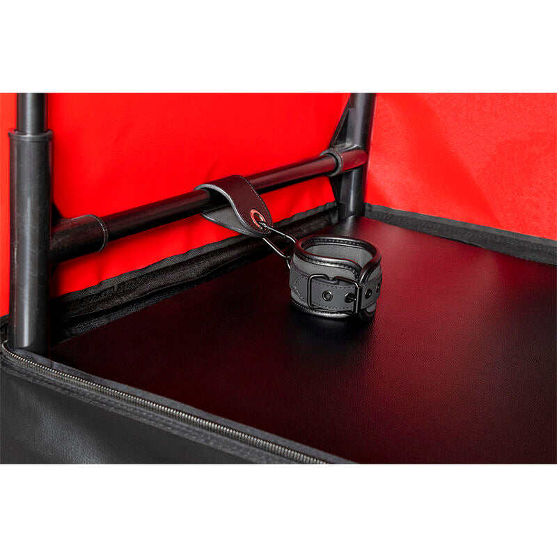 Kink Club Cabina Bukkake Black & Red | Niks.fi verkkokauppa