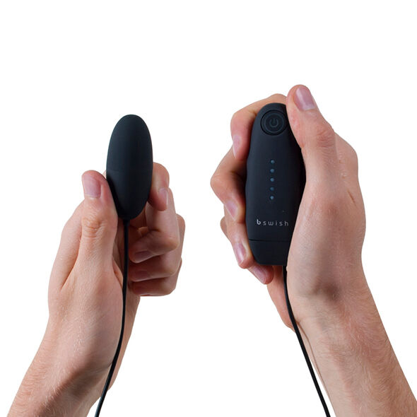 B Swish Bnaughty Classic Vibrating Bullet Black | Niks.fi verkkokauppa