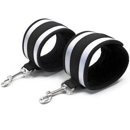 Ohmama Fetish Grey Wrist Cuffs | Niks.fi verkkokauppa