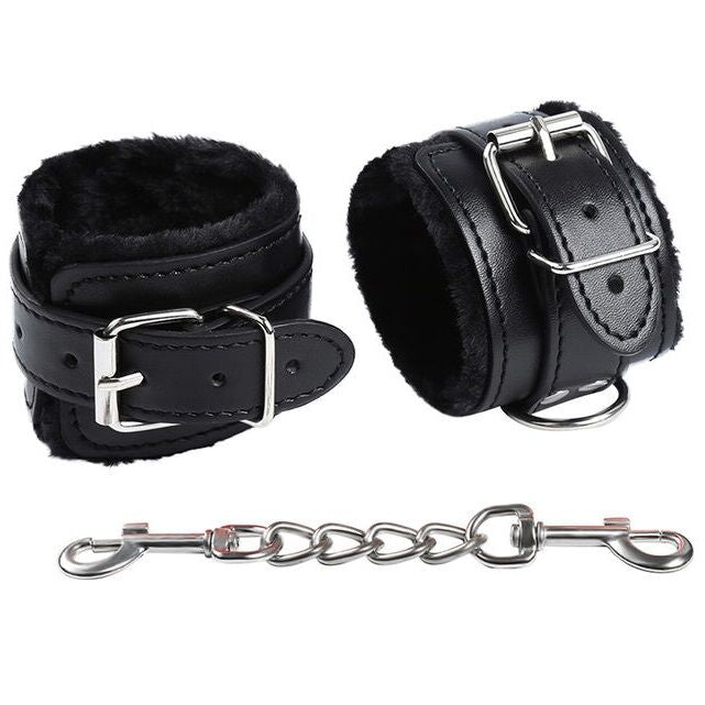 Ohmama Fetish Fur Lined Wrist Restraints | Niks.fi verkkokauppa