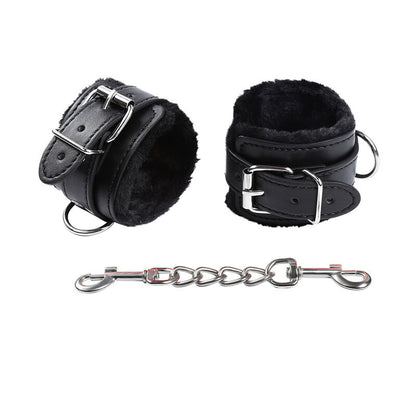 Ohmama Fetish Fur Lined Wrist Restraints | Niks.fi verkkokauppa