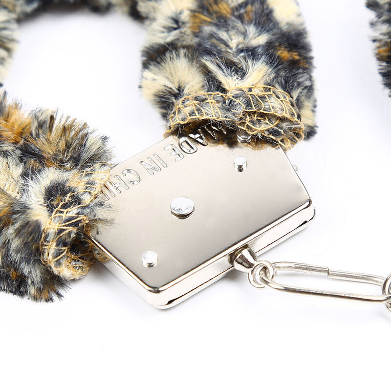 Ohmama Fetish Velveteen Furlined Metal Wrist Cuffs | Niks.fi verkkokauppa