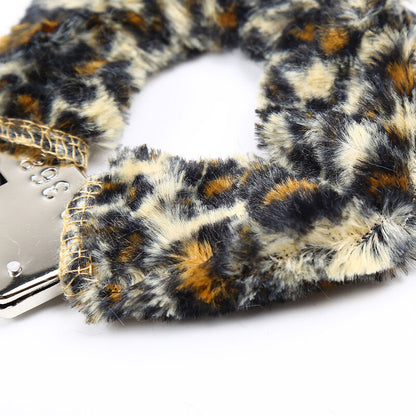 Ohmama Fetish Velveteen Furlined Metal Wrist Cuffs | Niks.fi verkkokauppa