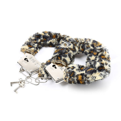 Ohmama Fetish Velveteen Furlined Metal Wrist Cuffs | Niks.fi verkkokauppa