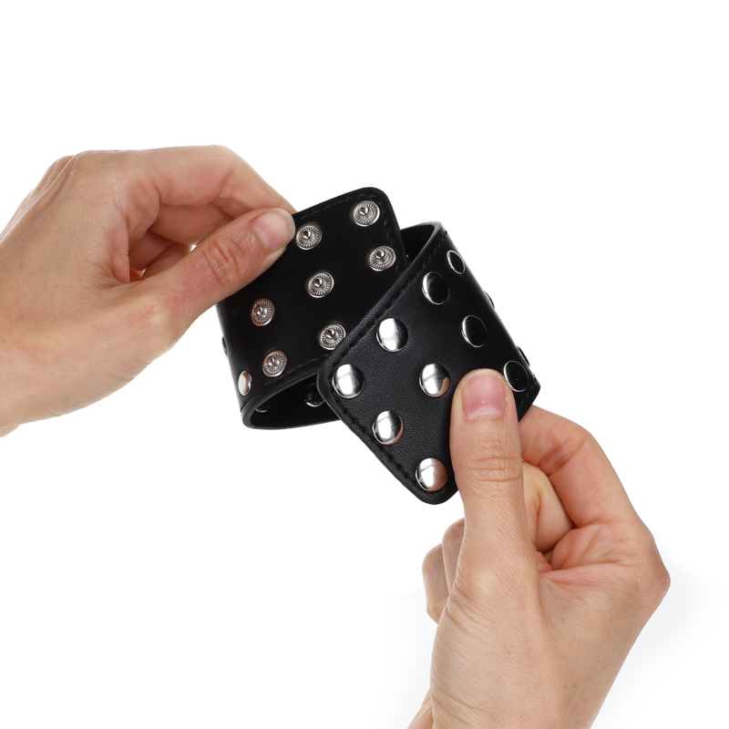 Kinkwrist Restraints With Snap Fasten Full Of Rivets Black Adjustable 19-24 Cm X 5.5 Cm | Niks.fi verkkokauppa
