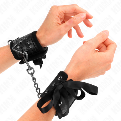 Kinkscandal Wrist Restraints Black Lace Details 24.5 Cm X 6.5 Cm | Niks.fi verkkokauppa
