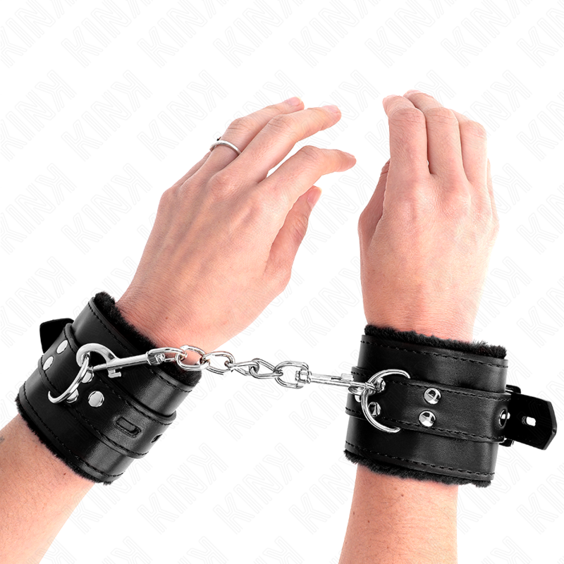 Kinkfur Lined Wrist Restraints With Square Holes Black And Black Belt Adjustable 17-29 Cm X 6 Cm | Niks.fi verkkokauppa