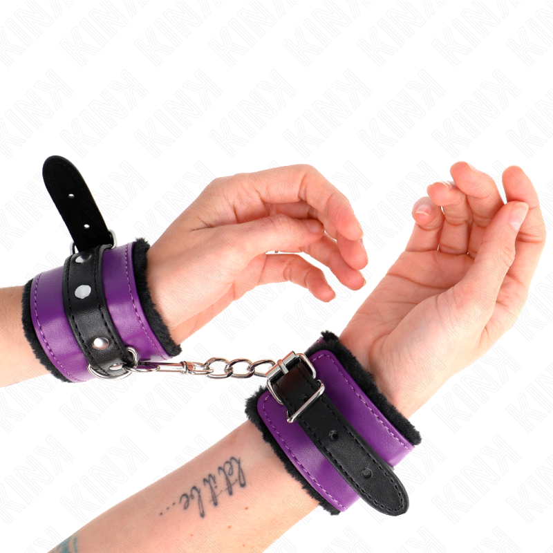 Kinkpremium Fur Lined Wrist Restraints Black With Purple / Black Belt Adjustable 17-29 Cm X 6 Cm | Niks.fi verkkokauppa