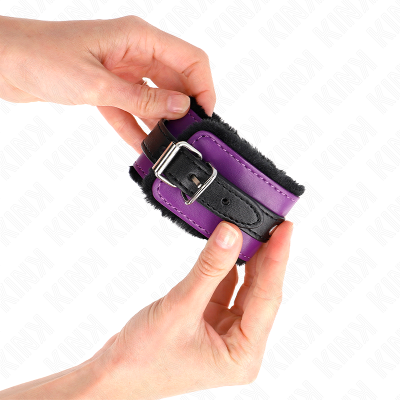 Kinkpremium Fur Lined Wrist Restraints Black With Purple / Black Belt Adjustable 17-29 Cm X 6 Cm | Niks.fi verkkokauppa