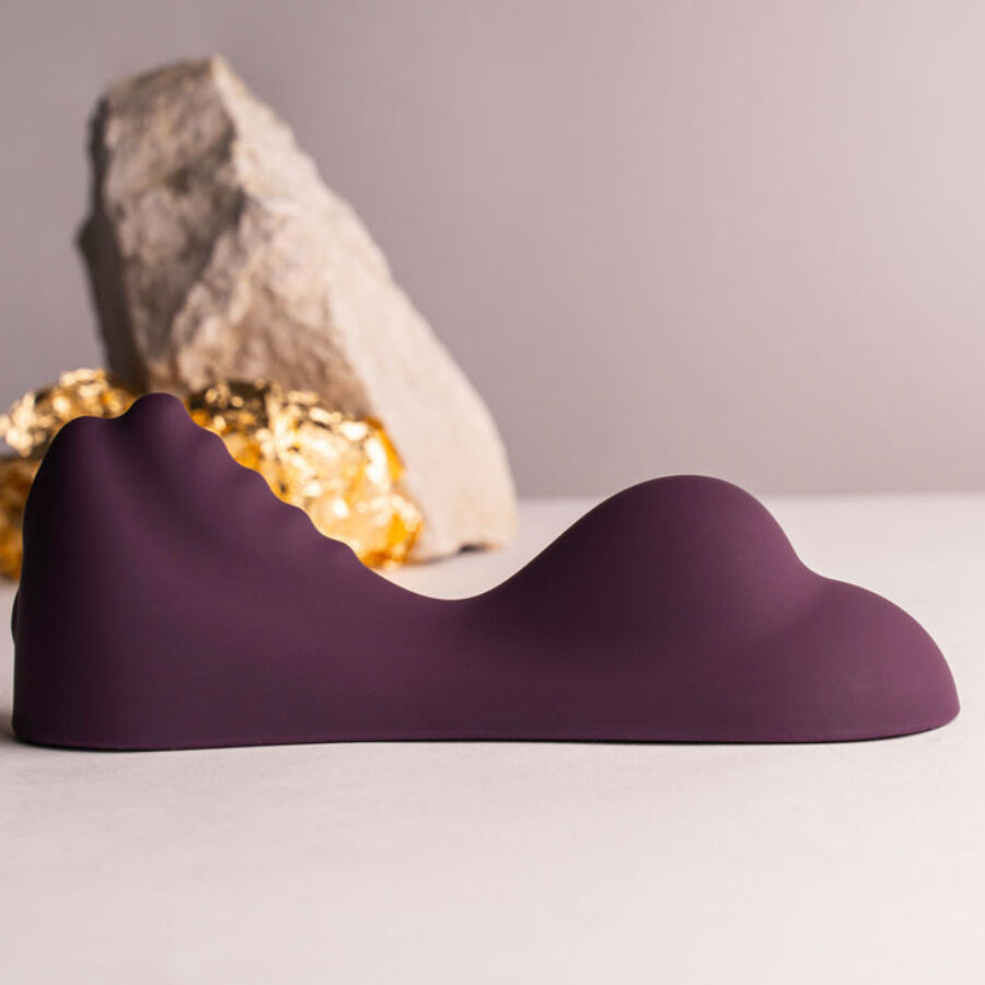 Rocksoffruby Glow Purple Sit-On Vibrator | Niks.fi verkkokauppa