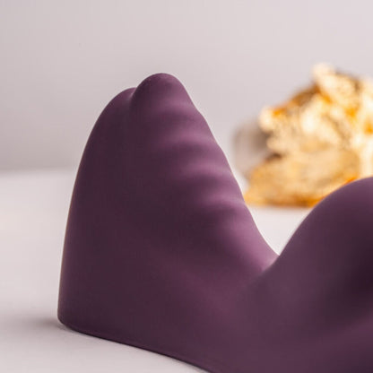 Rocksoffruby Glow Purple Sit-On Vibrator | Niks.fi verkkokauppa