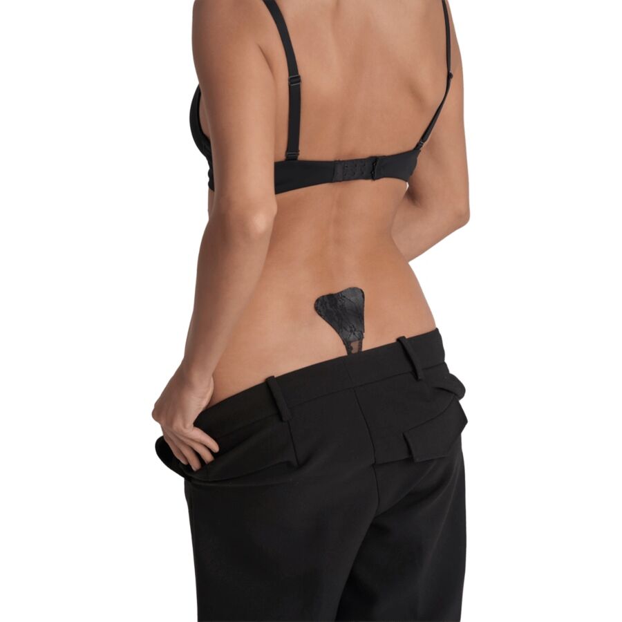 BYE-BRA - pitsiset liimattavat stringit - musta