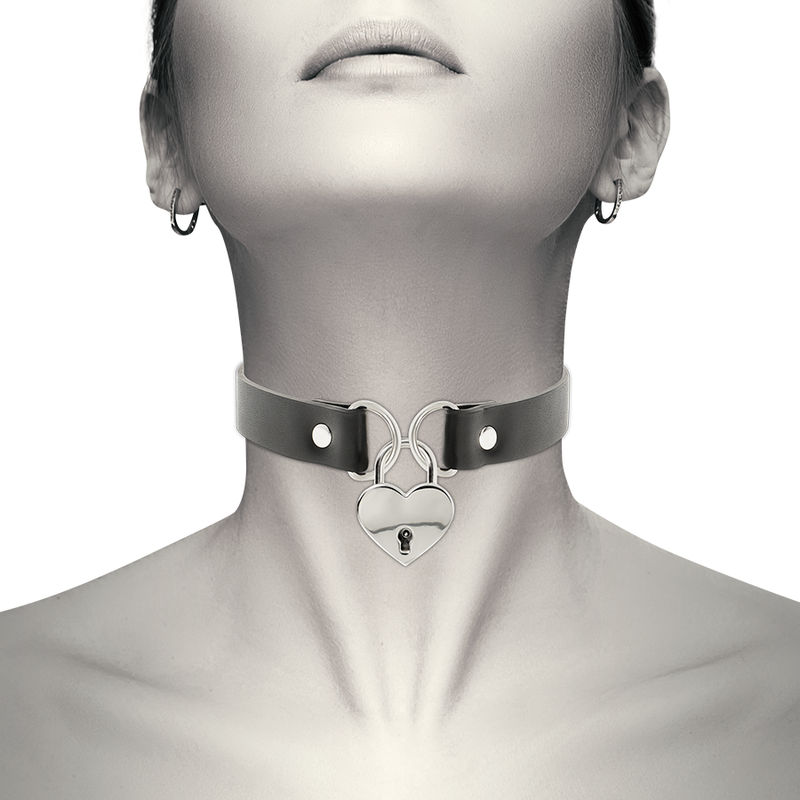 Coquette Chic Desire Vegan Leather Necklace With Heart Accessory With Key | Niks.fi verkkokauppa
