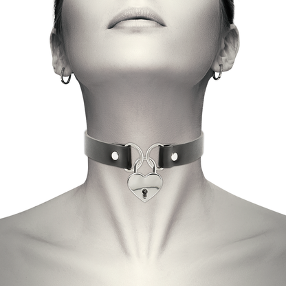 Coquette Chic Desire Vegan Leather Necklace With Heart Accessory With Key | Niks.fi verkkokauppa